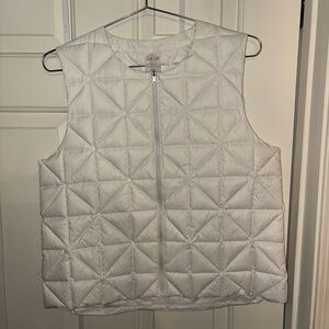 CALIA by Carrie Underwood Cream Quilted Vest